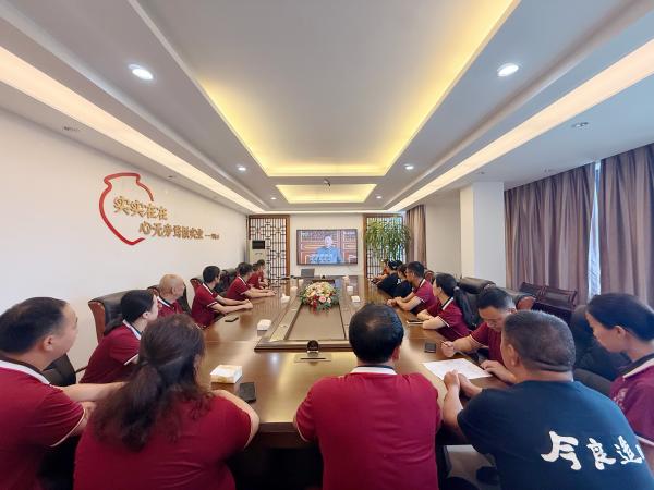 今良造釀酒:黨支部集中收看紀(jì)念抗戰(zhàn)勝利80周年大會(huì) 凝聚奮進(jìn)力量 今良造釀酒:黨支部集中收看紀(jì)念抗戰(zhàn)勝利80周年大會(huì) 凝聚奮進(jìn)力量